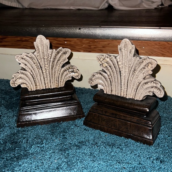 Vintage Acanthus Leaf Motif Marbled Solid Stone Bookends/ Sculpture Decor - Picture 5 of 16